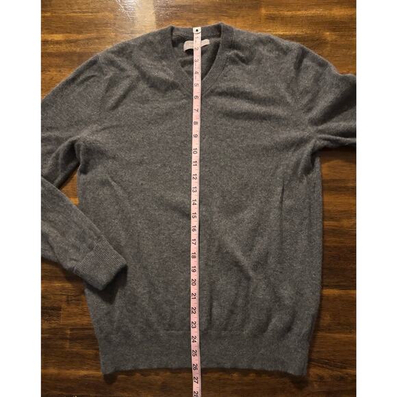 Everlane Men’s Medium Sweater 100% Cashmere V Neck Pullover Knit - Picture 7 of 8